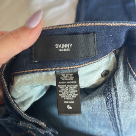 Express Dark Wash Mid Rise Skinny Jeans - Picture 5 of 6